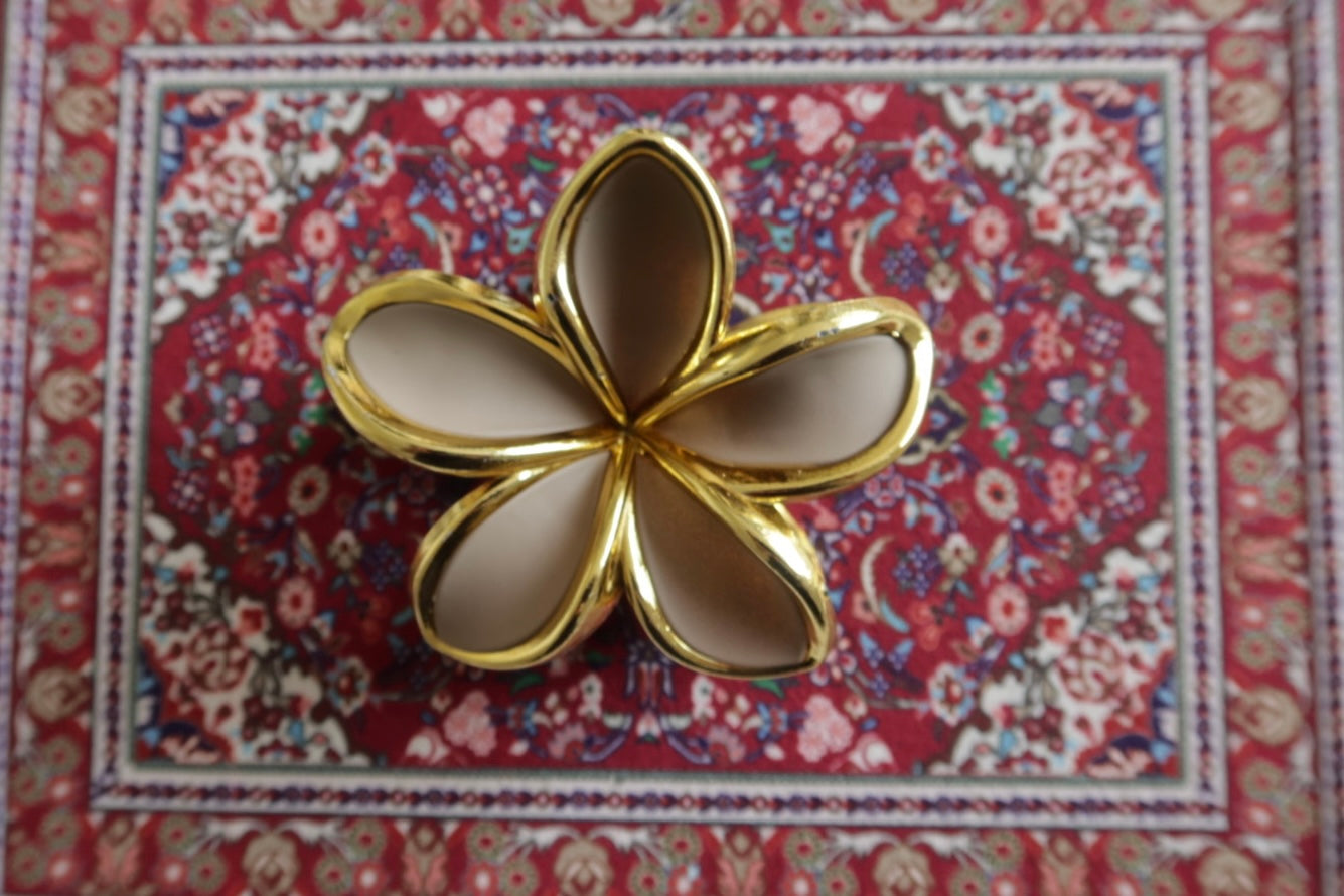 Pince fleur taupe